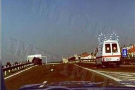 A ambulância encontra-se numa via de abrandamento?