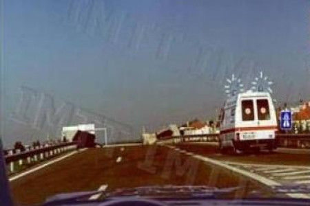 A ambulância encontra-se numa via de aceleração?