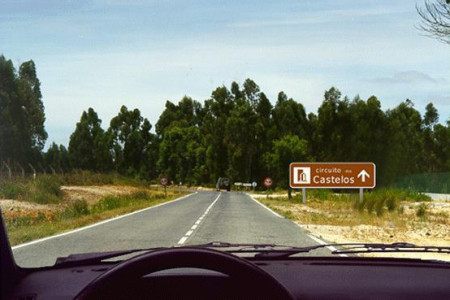 Neste local a velocidade máxima legalmente permitida é de: