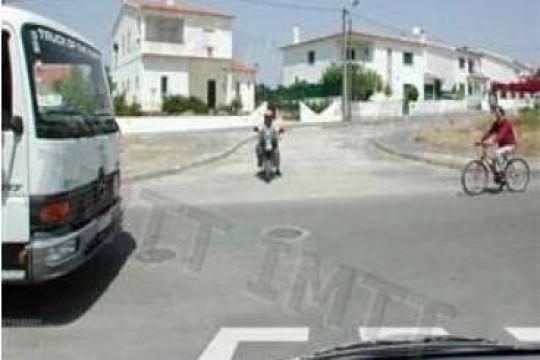 Perante a marca rodoviária devo:
