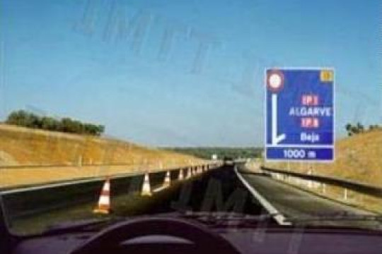 À distância de 1000 metros posso seguir em frente?
