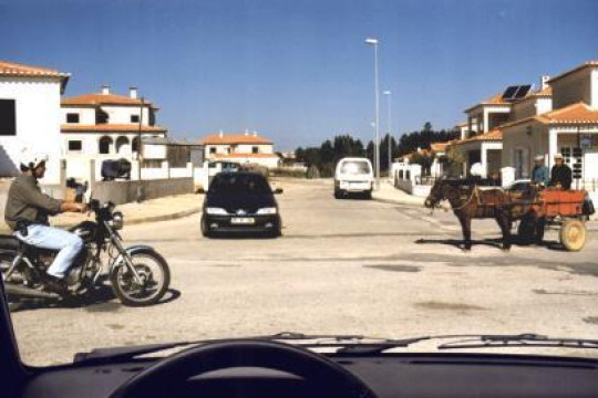 Em que momento pode avançar o automóvel ligeiro?