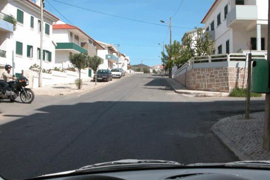 Nesta situação, o que deve fazer o condutor do motociclo?